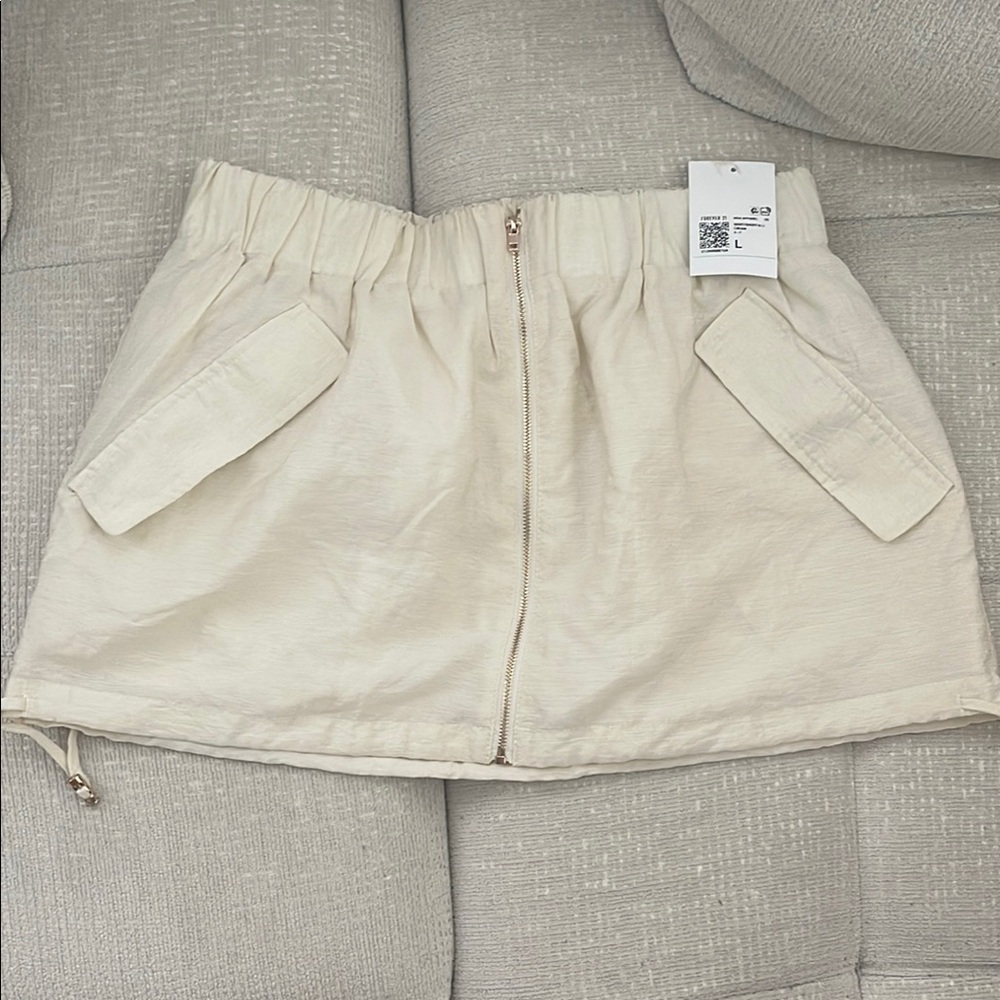 NWT Forever 21 Cream Mini Skirt